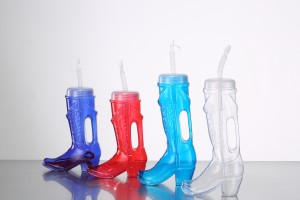 Пластыкавыя кубкі для піва ў каўбойскіх ботах - 24 унцыі / 700 мл або 32 унцыі / 900 мл