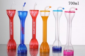 Charmlite Stilig og morsom LED-drikkekopp med sugerør – 700 ml