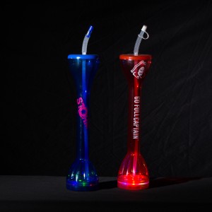 Charmlite Stilig og morsom LED-drikkekopp med sugerør – 700 ml