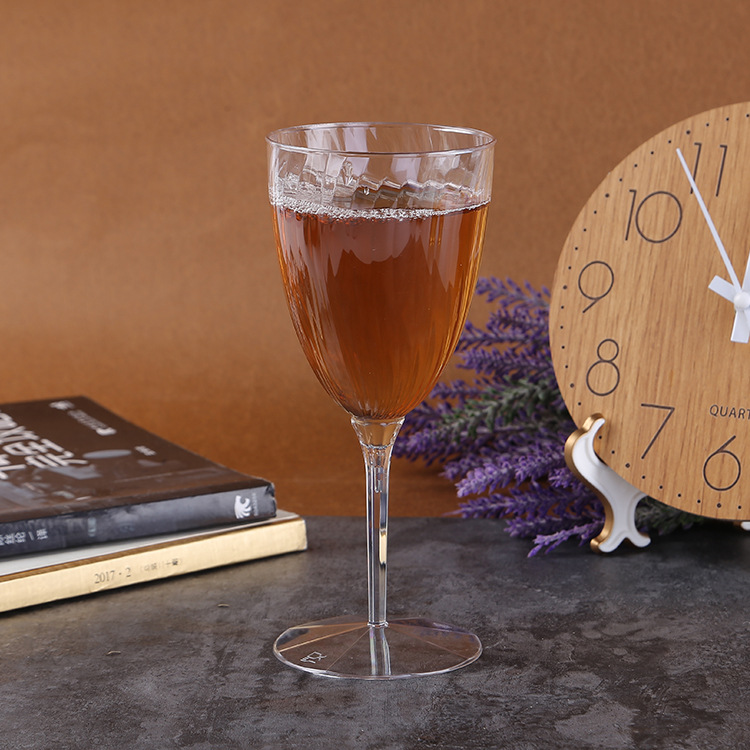 Copas de vino desechables de plástico de 8 oz con diseño clásico. Copas de vino reutilizables para bodas y eventos de lujo. Imagen destacada.